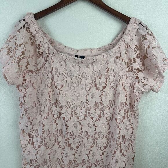 Skye's The Limit Women's Size M Allover Crocheted Lace Tee Beige Cream Coquette - Picture 3 of 8